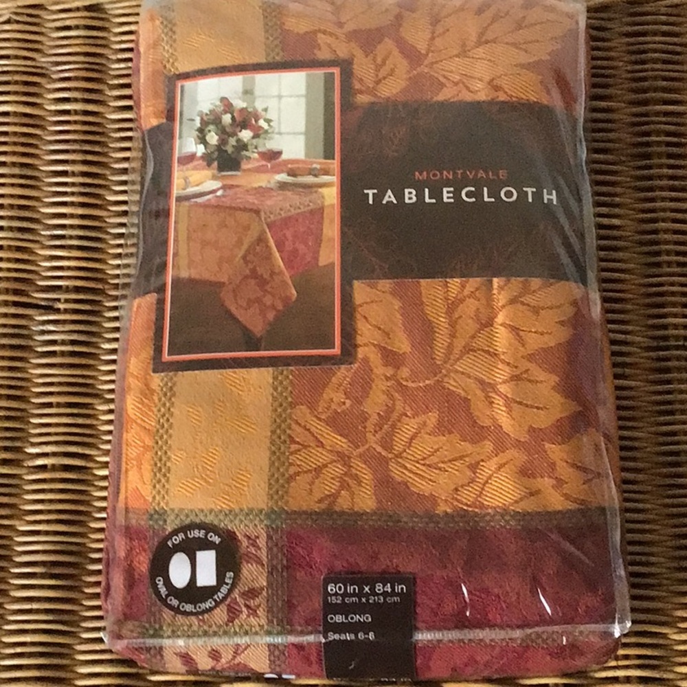 MONTVALE OBLONG TABLECLOTH